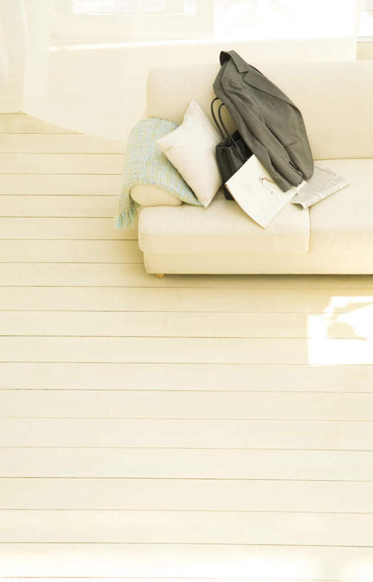 无人,客厅,竖图,俯视,室内,白天,西装,地板,靠垫,沙发,阴影,套装,正装,装饰,光线,包,材料,档案,皮包,文件,影子,靠枕,地面,职业装,木地板,一个,绿色,白色,黑色,灰色,围巾,资料,抱枕,枕头,温暖,单个,围脖,保暖,华丽,一份,单肩包,点缀,起居室,御寒,文档,布艺沙发,衬托,美观,雅致,雅观,客堂,彩图,高角度拍摄