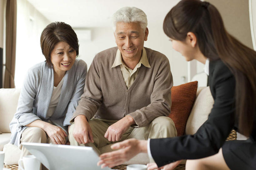 东方人,三个人,夫妻,商务人士,商务女性,客厅,坐,笑,微笑,露齿笑,横图,室内,白天,正面,爱情,电脑,笔记本电脑,茶,窗帘,靠垫,沙发,杯子,亚洲,指,套装,装饰,网络,咖啡色,靠枕,三杯,浪漫,注视,黄种人,通讯设备,顾客,三个,一个,白色,帘子,水杯,抱枕,枕头,扶,观察,看,橙色,遮阳,恩爱,恋人,单个,观看,华丽,修饰,点缀,察看,无线,起居室,指着,扶着,关注,通信设备,商务装,无线网络,布艺沙发,无线上网,便携式电脑,工薪阶层,衬托,美观,雅致,雅观,客堂,手提电脑,老年男性,老年女性,男人,男性,年轻女性,女人,女性,亚洲人,夫妇,情侣,白领,上班族,茶杯,坐着,半身,彩图,伴侣