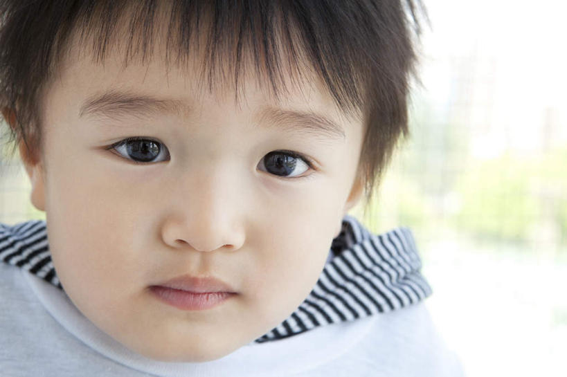 东方人,儿童,脸,头,眼睛,脸颊,眉毛,睫毛,一个人,横图,室内,特写,白天,正面,纯洁,亚洲,瞳孔,仅一个男性,仅一个人,朦胧,模糊,黄种人,小孩,黑色,仅一个小孩,可爱,童年,童趣,眼部,童真,烂漫,无邪,天真,男孩,男人,男性,亚洲人,孩子,头部,睫,脸部,脸蛋,眉,面部,眼,眼睫毛,眼眉,半身,彩图,短发,眼眉毛,男生