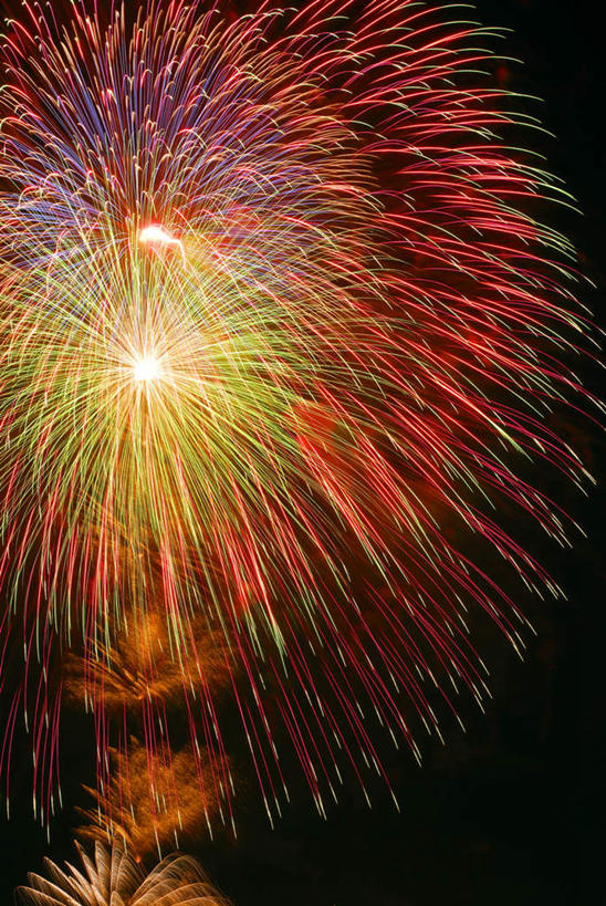 无人,竖图,室外,夜晚,仰视,烟火,夜景,神奈川,日本,亚洲,许多,黑色背景,节日,庆祝,光线,光泽,圆形,光芒,神奈川县,文化,红色,黑色,天空,焰火,天,庆典,闪耀,纪念,耀眼,闪烁,礼花,光辉,东亚,镰仓,本州,关东地方,本州岛,日本国,花炮,礼花炮,毫光,烟花,彩图,低角度拍摄