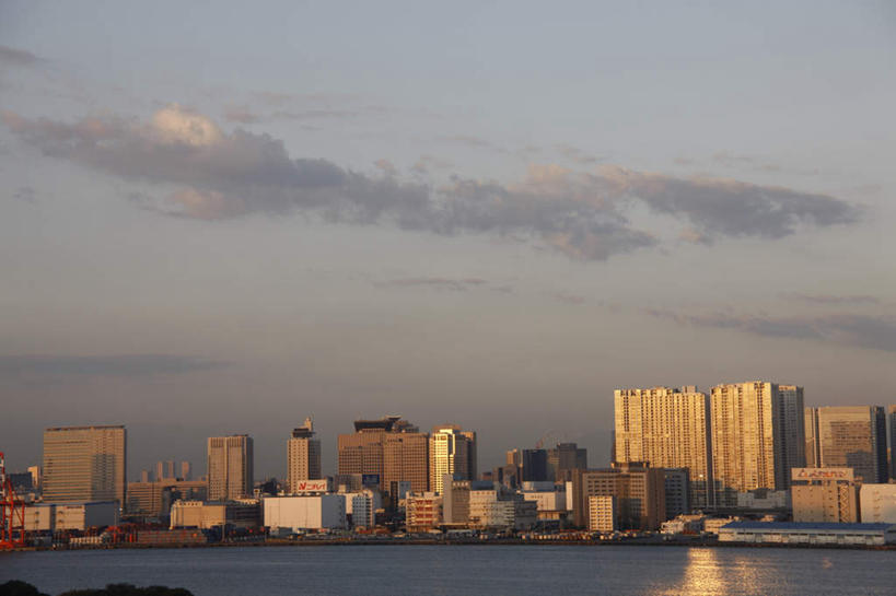 无人,高楼大厦,横图,室外,白天,正面,度假,日出,海浪,海洋,美景,太阳,城市风光,标志建筑,城市,大厦,地标,建筑,摩天大楼,东京,日本,亚洲,景观,浪花,朝霞,晨曦,黎明,娱乐,建设,蓝色,蓝天,天空,阳光,海水,天,享受,休闲,景色,放松,海景,东亚,本州,关东地方,本州岛,日本国,东京都,品川,大海,风浪,海,海水的波动,近岸浪,涌浪,朝阳,彩图,破晓,大楼,高层建筑,高楼,摩天楼