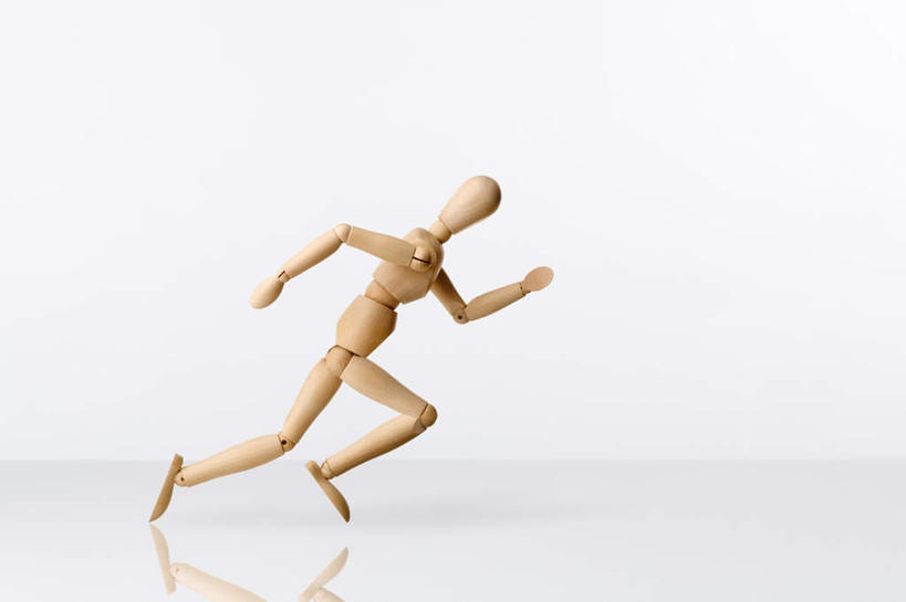 一个人,无人,跑,捧,横图,室内,白天,白色背景,侧面,锻炼,运动,摆设,仅一个男性,仅一个人,一堆,堆叠,堆积,艺术,装饰,材料,档案,人偶,文件,文化,装饰品,仅一个年轻男性,模型,装饰物,资料,工艺品,姿势,摄影,影棚,堆,华丽,修饰,点缀,高雅,木偶,文档,饰物,简洁,衬托,美观,雅致,雅观,关节人,吉特达木人,吉特达人偶,木偶人,木人,体育,男人,男性,年轻男性,端,端着,跑步,捧着,手捧,站立,彩图,全身,影棚拍摄,健身,拍摄