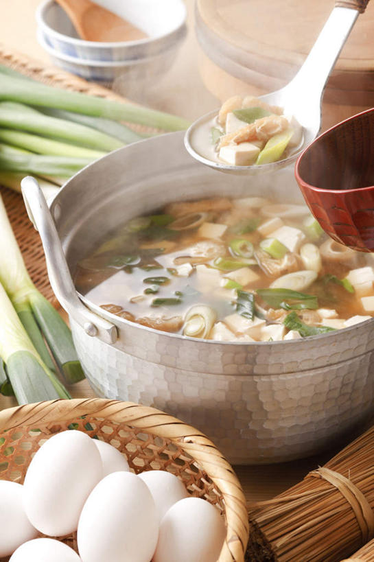 无人,竖图,室内,特写,白天,正面,烹饪,蔬菜,洋葱,餐具,一堆,许多,堆叠,堆积,朦胧,模糊,新鲜,篮子,勺子,蛋,鸡蛋,日本料理,料理,食品,菜肴,美食,食物,调羹,汤匙,碗,日式料理,日式,摄影,佳肴,有机食品,绿色食品,影棚,堆,味噌汤,卵,进餐用具,烹调用具,圆葱,洋葱头,球葱,彩图,影棚拍摄,拍摄