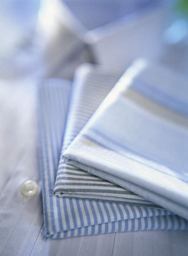 无人,竖图,俯视,室内,特写,白天,衬衫,一堆,许多,阴影,堆叠,堆积,朦胧,模糊,光线,方格,影子,手帕,折叠,排列,阳光,堆,队列,彩图,高角度拍摄,衬衣