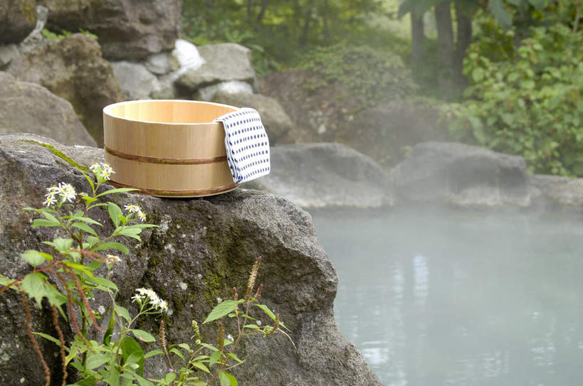 无人,横图,室外,白天,正面,按摩,美容,旅游,度假,草地,草坪,石头,美景,植物,日本,亚洲,一条,护肤,阴影,朦胧,模糊,光线,木制,石子,影子,景观,娱乐,草,树,树木,绿色,白色,阳光,自然,木制品,毛巾,保养,享受,休闲,浴盆,景色,放松,保健,温泉浴场,生长,成长,自然风光,东亚,养颜,本州,本州岛,日本国,中部地方,新潟,新潟县,石块,矿泉疗养地,彩图