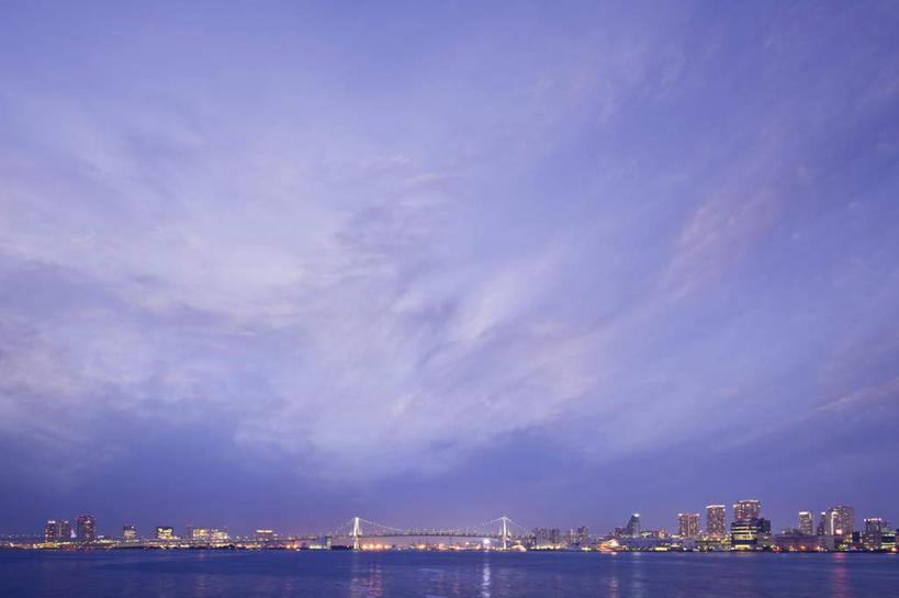 无人,高楼大厦,横图,室外,白天,正面,旅游,度假,河流,美景,水,天际线,大桥,大厦,道路,建筑,立交桥,路,摩天大楼,桥梁,公路,东京,日本,亚洲,阴影,反射,影子,河水,景观,水流,云,云朵,高架,斜拉桥,桥,交通,云彩,娱乐,蓝色,白云,蓝天,天空,自然,天,享受,休闲,景色,放松,自然风光,东亚,本州,关东地方,本州岛,日本国,东京都,马路,彩图,大楼,高层建筑,高楼,摩天楼