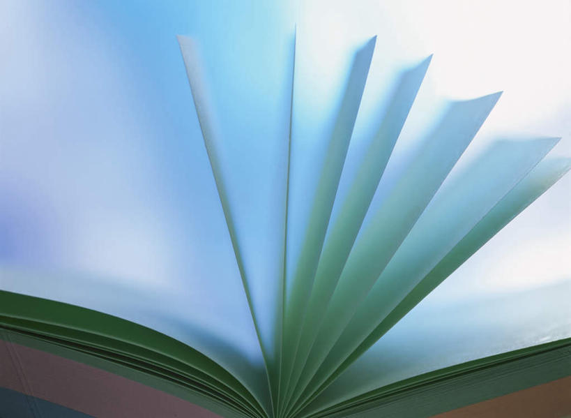 无人,横图,室内,白天,正面,桌面,书籍,一本,一排,许多,阴影,朦胧,模糊,整齐,光线,影子,纸张,排列,白色,阳光,打开,翻阅,开启,队列,书,图书,彩图