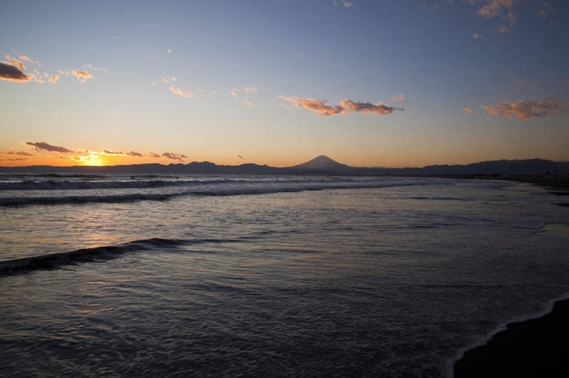 无人,横图,室外,白天,正面,旅游,度假,日出,海浪,海洋,美景,沙滩,水,太阳,神奈川,日本,亚洲,阴影,飞溅,溅,光线,沙子,液体,影子,海岸,景观,浪花,水滴,云,云朵,朝霞,晨曦,黎明,沙地,神奈川县,云彩,娱乐,水珠,蓝色,白云,蓝天,天空,阳光,自然,海水,天,享受,休闲,景色,放松,喷洒,自然风光,海景,东亚,本州,关东地方,本州岛,日本国,大海,风浪,海,海水的波动,海滩,近岸浪,涌浪,朝阳,彩图,破晓