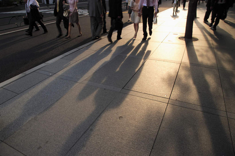 东方人,栏杆,站,走,横图,俯视,室外,白天,旅游,度假,日出,太阳,东京,日本,亚洲,阴影,光线,瓷砖,地砖,影子,围栏,地面,朝霞,晨曦,黎明,许多人,黄种人,娱乐,护栏,阳光,站着,一群人,享受,休闲,放松,东亚,本州,关东地方,本州岛,日本国,东京都,男人,男性,年轻男性,年轻女性,女人,女性,亚洲人,朝阳,步行,散步,站立,走路,半身,彩图,高角度拍摄,破晓