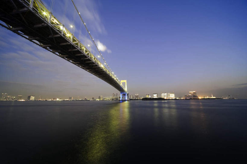 无人,高楼大厦,横图,室外,夜晚,仰视,度假,河流,美景,水,城市风光,城市,大桥,大厦,建筑,立交桥,路灯,摩天大楼,桥梁,照明,东京,日本,亚洲,波纹,河水,景观,水流,高架,斜拉桥,桥,灯光,彩虹大桥,娱乐,灯,蓝色,蓝天,水纹,天空,波浪,天,享受,休闲,景色,放松,照亮,照明设备,东亚,本州,关东地方,本州岛,日本国,东京都,日本彩虹大桥,彩图,低角度拍摄,大楼,高层建筑,高楼,摩天楼