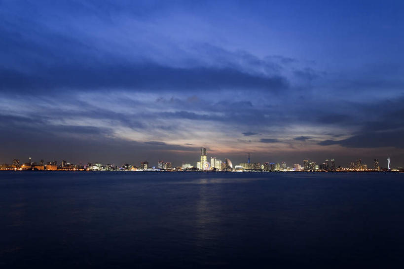 无人,高楼大厦,横图,室外,夜晚,正面,旅游,度假,河流,美景,水,大厦,建筑,路灯,摩天大楼,照明,神奈川,日本,亚洲,阴影,波纹,反射,影子,河水,景观,水流,云,云朵,灯光,横滨,横滨市,神奈川县,云彩,娱乐,灯,蓝色,白云,蓝天,水纹,天空,自然,波浪,天,享受,休闲,景色,放松,照亮,照明设备,自然风光,东亚,本州,首府,关东地方,本州岛,日本国,彩图,大楼,高层建筑,高楼,摩天楼