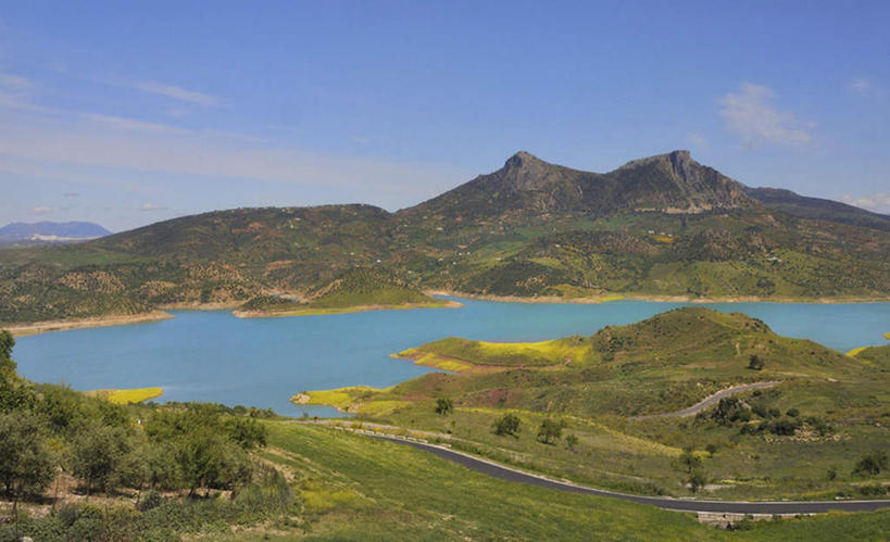 无人,横图,室外,白天,正面,旅游,度假,湖,湖泊,美景,山,山脉,水,西班牙,欧洲,阴影,朦胧,模糊,光线,影子,湖面,景观,山峰,水流,水面,云,云朵,山峦,云彩,娱乐,安达卢西亚,蓝色,白云,蓝天,天空,阳光,自然,湖水,群山,天,享受,休闲,景色,放松,晴朗,南欧,自然风光,安达鲁西亚,西班牙王国,安达卢西亚自治区,晴空,彩图