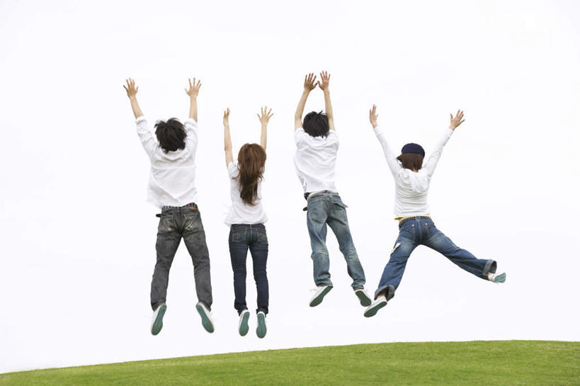 东方人,四个人,伙伴,朋友,跳,举,伸展双臂,横图,室外,白天,旅游,度假,友谊,草地,草坪,美景,植物,亚洲,一排,服装,朦胧,模糊,整齐,景观,半空,休闲装,黄种人,娱乐,草,排列,背面,衣服,蓝色,绿色,蓝天,天空,自然,天,托,享受,休闲,休闲服,景色,放松,服饰,晴朗,队列,自然风光,万里无云,友情,男人,男性,年轻男性,年轻女性,女人,女性,亚洲人,晴空,晴空万里,敞开双臂,举起,举手,举着,伸开双臂,跳跃,向上举,向上伸,向上托,展开双肩,张开手臂,张开双臂,彩图,全身