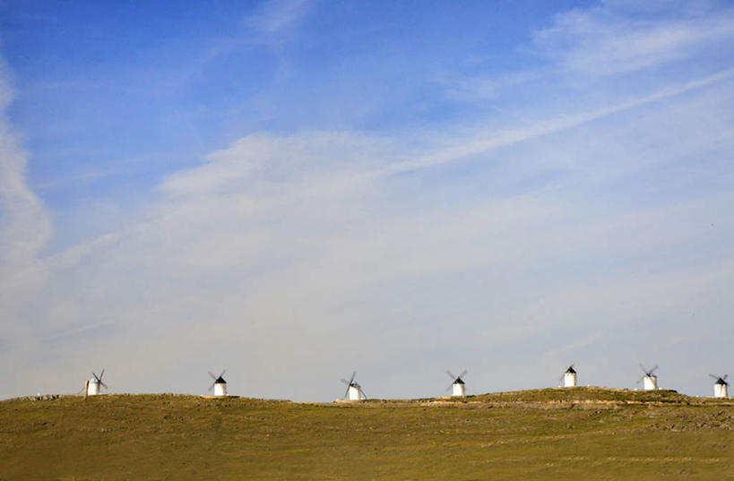 无人,横图,全景,室外,白天,正面,旅游,度假,农业,风力发电机,美景,天际线,风车,西班牙,欧洲,一排,许多,环保,朦胧,模糊,整齐,地平线,景观,云,云朵,辽阔,地面,云彩,娱乐,设备,排列,蓝色,白云,蓝天,天空,自然,天,享受,休闲,机械,景色,放松,能源,晴朗,一望无际,资源,风力机,队列,南欧,自然风光,延伸,利用,低碳,天地相交,西班牙王国,卡斯蒂利亚,卡斯蒂利亚拉曼查,卡斯蒂利亚拉曼恰,孔苏埃格拉,拉曼查,拉曼恰,晴空,彩图