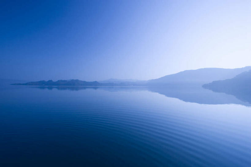 无人,横图,室外,白天,正面,旅游,度假,湖,湖泊,美景,山,山脉,水,秋田县,日本,亚洲,朦胧,模糊,湖面,景观,山峰,水流,水面,山峦,娱乐,蓝色,蓝天,天空,自然,湖水,群山,天,享受,休闲,景色,放松,晴朗,自然风光,鹿角,东亚,本州,万里无云,本州岛,日本国,秋田,东北地方,十和田湖,晴空,晴空万里,彩图