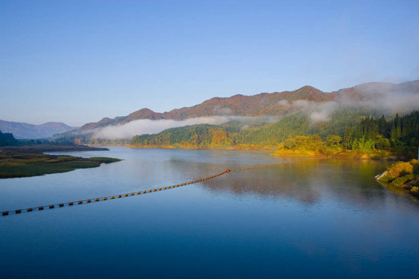 无人,横图,室外,白天,正面,旅游,度假,湖,湖泊,美景,山,山脉,水,雾,日本,亚洲,朦胧,模糊,湖面,景观,山峰,水流,水面,山峦,娱乐,蓝色,蓝天,天空,自然,湖水,群山,天,享受,休闲,景色,放松,晴朗,迷雾,自然风光,东亚,本州,万里无云,本州岛,日本国,青森,青森县,东北地方,大雾,晴空,晴空万里,彩图