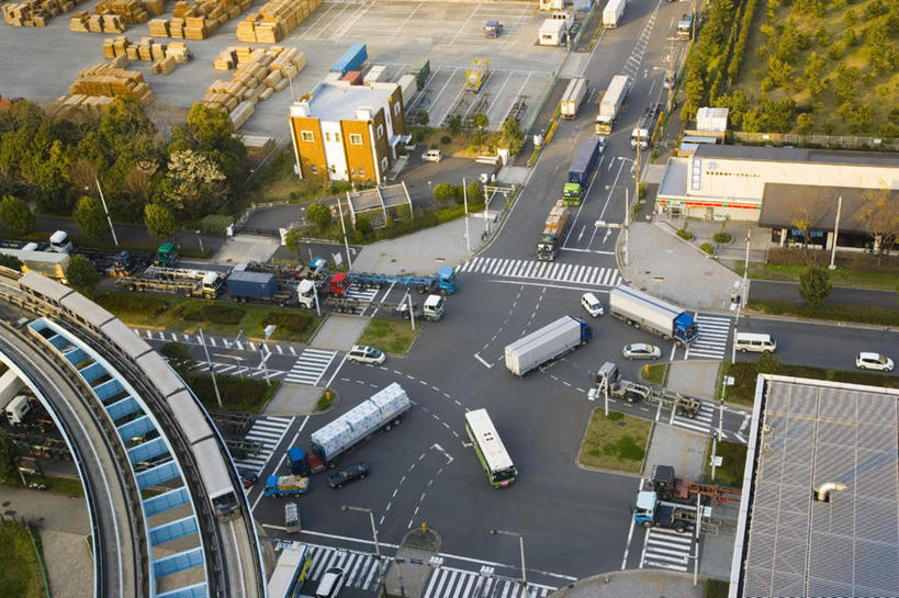 无人,高楼大厦,横图,俯视,航拍,室外,白天,度假,美景,森林,树林,植物,城市风光,城市,大厦,道路,建筑,卡车,路,摩天大楼,人行横道,公路,汽车,东京,日本,亚洲,许多,阴影,光线,影子,景观,人行道,分界线,轨道,停车线,集装箱,交通,铁轨,拥堵,拥挤,娱乐,货柜,建设,车,树,树木,绿色,阳光,自然,箱子,交通工具,轿车,享受,休闲,景色,放松,运输,生长,成长,车行道,车行道分界线,鸟瞰,载具,标线,人行横道线,东亚,物流,车行线,本州,关东地方,本州岛,日本国,东京都,斑马线,马路,彩图,高角度拍摄,大楼,高层建筑,高楼,摩天楼