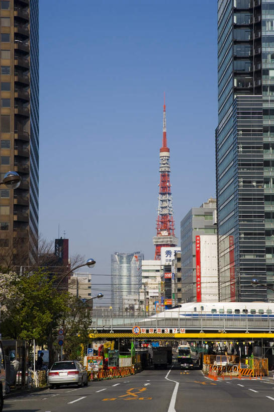 无人,高楼大厦,竖图,室外,白天,正面,度假,美景,城市风光,城市,大厦,道路,建筑,路,摩天大楼,公路,东京,日本,亚洲,阴影,朦胧,模糊,光线,影子,景观,分界线,停车线,交通,东京铁塔,娱乐,建设,蓝色,蓝天,天空,阳光,天,享受,休闲,景色,放松,晴朗,车行道,车行道分界线,东京塔,标线,东亚,车行线,本州,万里无云,关东地方,本州岛,日本国,东京都,日本电波塔,晴空,晴空万里,马路,彩图,大楼,高层建筑,高楼,摩天楼
