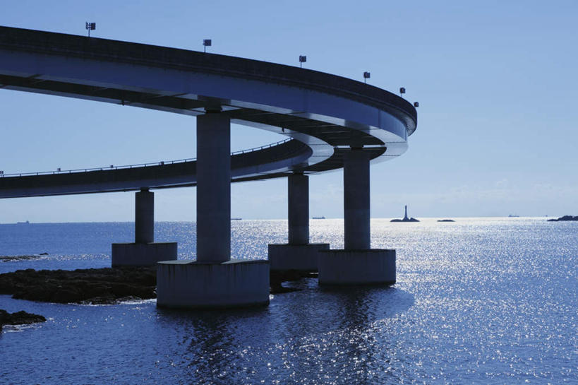 无人,横图,室外,白天,正面,旅游,度假,海浪,海洋,美景,大桥,立交桥,桥梁,日本,亚洲,阴影,反射,影子,景观,浪花,水平线,高架,斜拉桥,桥,辽阔,海平线,娱乐,蓝色,蓝天,天空,自然,海水,天,享受,休闲,广阔,景色,放松,晴朗,一望无际,自然风光,海景,东亚,本州,万里无云,本州岛,日本国,近畿地方,近畿,和歌山,和歌山县,串本大桥,串本町,无边无际,一马平川,大海,风浪,海,海水的波动,近岸浪,涌浪,晴空,晴空万里,彩图,水天相接,水天一线