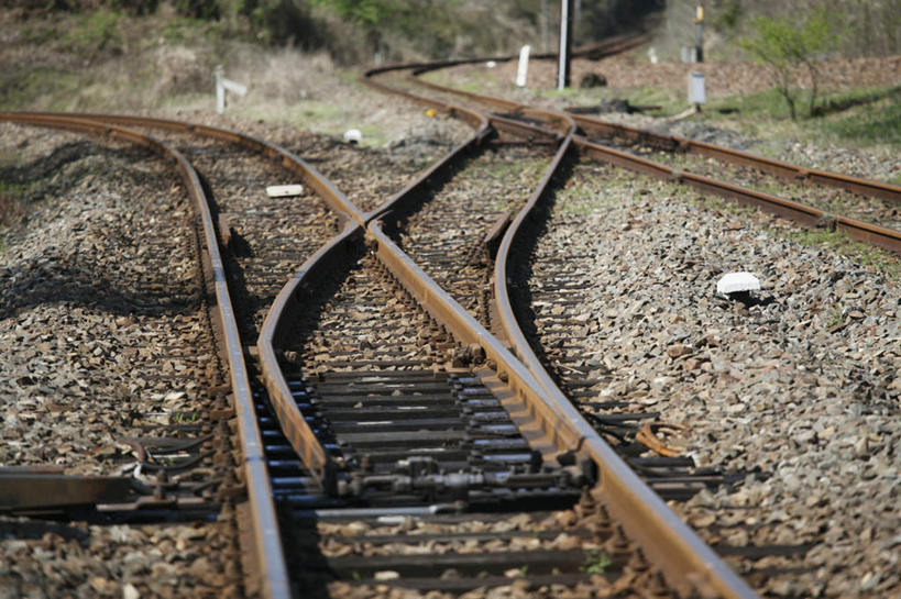 无人,横图,俯视,室外,白天,旅游,度假,草地,草坪,美景,植物,路,铁路,大分县,日本,亚洲,阴影,光线,影子,景观,轨道,交通,铁轨,娱乐,草,绿色,阳光,自然,享受,休闲,景色,放松,运输,自然风光,东亚,日本国,九州本岛,九州,九州岛,九州地方,大分,彩图,高角度拍摄