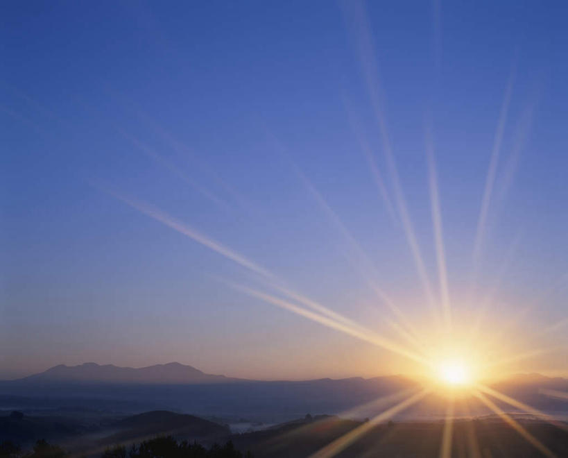 无人,横图,全景,室外,白天,正面,旅游,度假,日出,美景,山,山脉,太阳,天际线,北海道,日本,亚洲,朦胧,模糊,地平线,景观,山峰,辽阔,地面,朝霞,黎明,山峦,娱乐,蓝色,蓝天,天空,阳光,自然,群山,天,享受,休闲,景色,放松,晴朗,一望无际,自然风光,延伸,东亚,万里无云,日本国,天地相交,北海道地方,北海道岛,美瑛町,美瑛,朝阳,晴空,晴空万里,彩图,破晓,大雪山