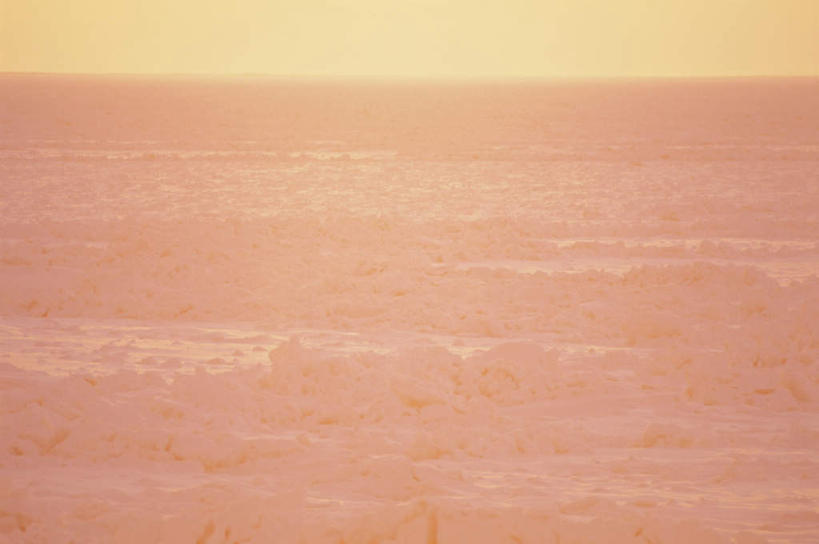 无人,横图,俯视,室外,白天,旅游,度假,日出,海浪,海洋,太阳,北海道,日本,亚洲,朦胧,模糊,冰,浪花,水平线,朝霞,晨曦,海平线,黎明,娱乐,冰冻,蓝色,蓝天,天空,阳光,海水,浮冰,天,享受,休闲,放松,寒冷,晴朗,冰冷,海景,东亚,万里无云,日本国,北海道地方,北海道岛,严寒,冰凉,酷寒,凛冽,凛凛,极冷,流冰,浮冰块,大海,风浪,海,海水的波动,近岸浪,涌浪,朝阳,晴空,晴空万里,彩图,高角度拍摄,破晓