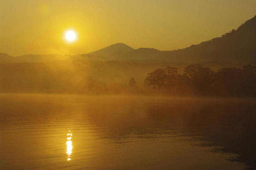 无人,横图,室外,白天,正面,旅游,湖,湖泊,美景,日落,山,山脉,树林,水,植物,日本,亚洲,朦胧,模糊,湖面,景观,山峰,水流,水面,晚霞,霞光,山峦,树,树木,蓝色,绿色,蓝天,天空,自然,黄昏,湖水,群山,天,景色,彩霞,生长,晴朗,成长,自然风光,东亚,本州,万里无云,本州岛,日本国,青森,青森县,东北地方,十和田市,十和田,晴空,晴空万里,夕阳,彩图,游览