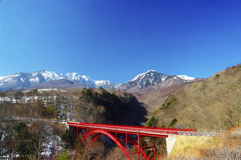 无人,横图,室外,白天,正面,旅游,美景,山,山脉,大桥,立交桥,桥梁,长野县,日本,亚洲,阴影,朦胧,模糊,光线,影子,景观,山峰,高架,斜拉桥,桥,山峦,蓝色,蓝天,天空,阳光,自然,群山,天,景色,晴朗,自然风光,东亚,本州,万里无云,本州岛,日本国,中部地方,长野,八岳山,晴空,晴空万里,彩图,游览