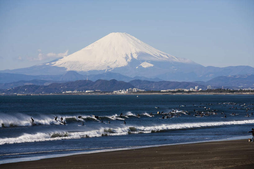 无人,横图,室外,白天,正面,旅游,度假,海浪,海洋,火山,石头,美景,山,雪,雪山,大雪,富士山,静冈县,日本,亚洲,石子,冰,积雪,景观,浪花,山顶,山峰,雪景,云,云朵,冬季,冬天,山峦,云彩,娱乐,蓝色,白云,蓝天,天空,自然,海水,天,享受,休闲,景色,放松,寒冷,晴朗,冰冷,自然风光,海景,东亚,沉积岩,本州,本州岛,日本国,中部地方,静冈,山梨,山梨县,严寒,冰凉,酷寒,凛冽,凛凛,极冷,颠峰,极峰,水成岩,大海,风浪,海,海水的波动,活火山,近岸浪,石块,死火山,休眠火山,岩石,涌浪,晴空,彩图