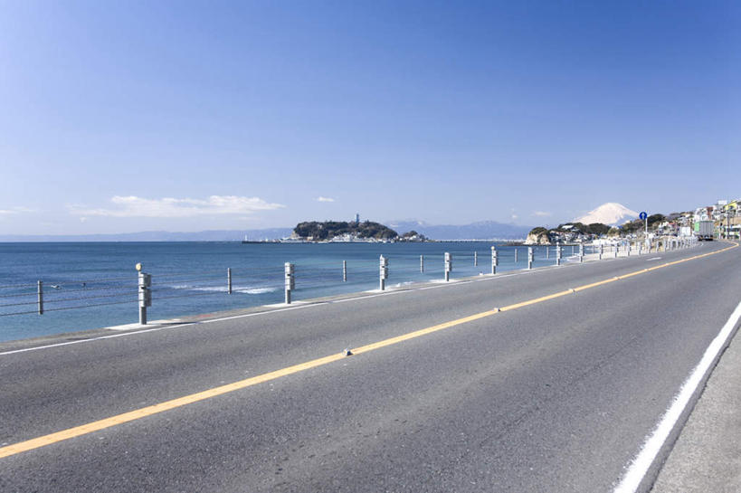 无人,横图,室外,白天,正面,旅游,度假,岛屿,海浪,海洋,石头,美景,山,山脉,植物,道路,路,公路,神奈川,日本,亚洲,石子,景观,浪花,山顶,山峰,水平线,云,云朵,辽阔,分界线,停车线,交通,海平线,山峦,神奈川县,云彩,娱乐,树,树木,蓝色,绿色,白云,蓝天,天空,自然,海水,群山,天,享受,休闲,广阔,景色,放松,生长,晴朗,成长,车行道,车行道分界线,一望无际,自然风光,标线,海景,东亚,车行线,沉积岩,本州,关东地方,本州岛,日本国,江之岛,藤泽,藤泽市,无边无际,一马平川,颠峰,极峰,水成岩,大海,风浪,海,海水的波动,近岸浪,列岛,群岛,石块,岩石,涌浪,诸岛,晴空,马路,彩图,水天相接,水天一线