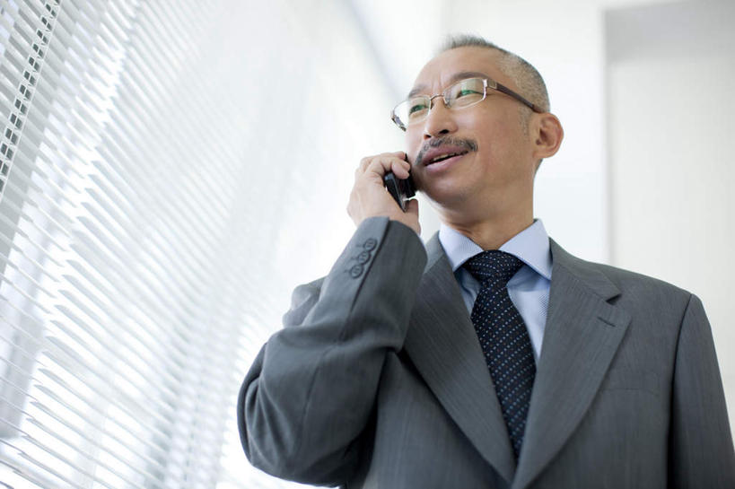 东方人,中年人,一个人,商务人士,商务男性,办公室,站,打电话,横图,室内,白天,仰视,衬衫,窗户,窗帘,电话,手机,亚洲,仅一个男性,仅一个人,仅一个中年男性,套装,眼镜,领带,拿,拿着,黄种人,通讯设备,玻璃窗,白色,站着,商务装,近视眼镜,工薪阶层,交流,中年男性,亚洲人,白领,上班族,沟通,通话,站立,半身,彩图,低角度拍摄,衬衣,短发