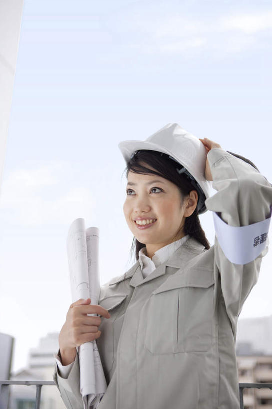 东方人,工程师,建筑工人,建筑师,高楼大厦,站,竖图,室外,白天,正面,工作服,制服,办公楼,大厦,建筑,摩天大楼,写字楼,帽子,亚洲,头盔,图纸,云,云朵,设计图,拿,云彩,拿着,注视,黄种人,蓝色,白色,黑色,白云,蓝天,天空,安全帽,楼宇,天,观察,看,站着,商务楼,晴朗,观看,察看,关注,工程图,草图,蓝图,工作制服,亚洲人,长发,设计,晴空,技师,建筑工,建筑设计师,站立,半身,彩图,工作套服,大楼,高层建筑,高楼,摩天楼