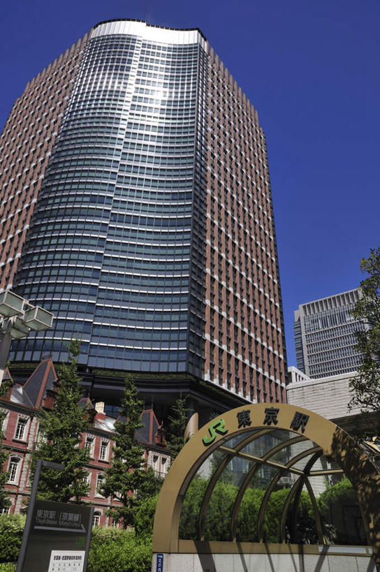 无人,博物馆,高楼大厦,竖图,室外,白天,仰视,度假,办公楼,美景,植物,城市风光,标志建筑,城市,大厦,地标,建筑,摩天大楼,写字楼,东京,日本,亚洲,一排,整齐,景观,建筑群,娱乐,建设,树,树木,排列,蓝色,绿色,蓝天,天空,自然,楼宇,天,享受,休闲,商务楼,景色,放松,生长,晴朗,成长,队列,东亚,本州,万里无云,关东地方,本州岛,日本国,东京都,晴空,晴空万里,彩图,低角度拍摄,大楼,高层建筑,高楼,摩天楼