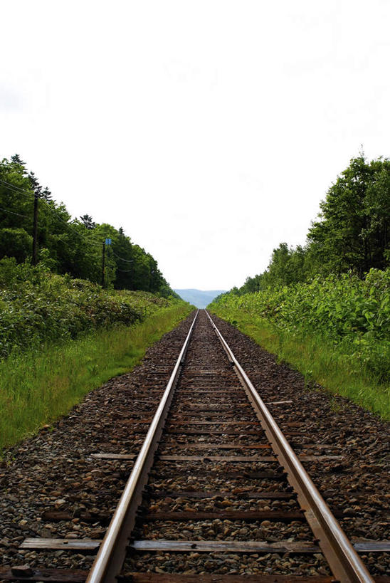 无人,竖图,室外,白天,正面,旅游,度假,草地,草坪,美景,植物,地铁,北海道,日本,亚洲,阴影,光线,影子,景观,云,云朵,轨道交通,云彩,娱乐,草,树,树木,蓝色,绿色,白云,蓝天,天空,阳光,自然,天,享受,休闲,景色,放松,生长,成长,自然风光,东亚,日本国,北海道地方,北海道岛,彩图,地铁机动车,地下铁,轻轨
