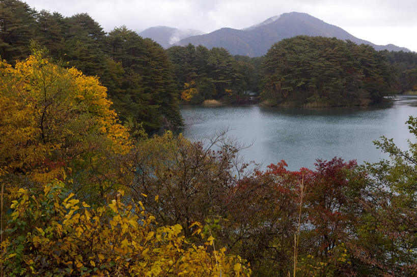 无人,横图,俯视,室外,白天,旅游,度假,草地,草坪,湖,湖泊,美景,山,山脉,水,植物,日本,亚洲,阴影,光线,影子,湖面,景观,山峰,水流,水面,云,云朵,山峦,云彩,娱乐,草,树,树木,蓝色,绿色,白云,倒影,蓝天,天空,阳光,自然,湖水,群山,天,享受,休闲,景色,放松,生长,成长,倒映,自然风光,东亚,本州,本州岛,日本国,中部地方,新潟,新潟县,反照,彩图,高角度拍摄