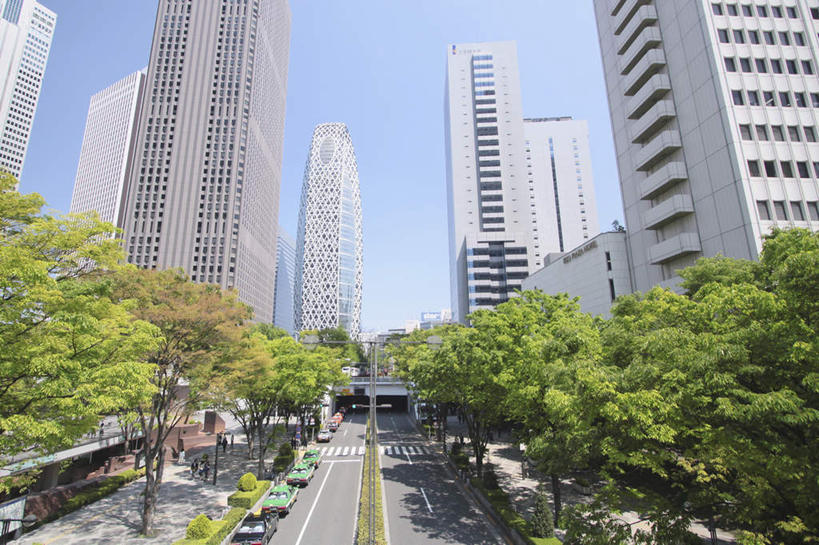 无人,高楼大厦,横图,室外,白天,仰视,度假,美景,植物,窗户,城市风光,城市,大厦,道路,建筑,路,摩天大楼,公路,东京,日本,亚洲,一排,许多,阴影,整齐,光线,影子,景观,云,云朵,分界线,停车线,交通,云彩,娱乐,玻璃窗,树,树木,排列,蓝色,绿色,白云,蓝天,天空,阳光,自然,天,享受,休闲,景色,放松,生长,成长,车行道,车行道分界线,队列,标线,东亚,车行线,本州,关东地方,本州岛,日本国,东京都,马路,彩图,低角度拍摄,大楼,高层建筑,高楼,摩天楼