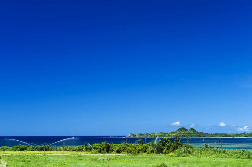 无人,横图,室外,白天,正面,旅游,度假,草地,草坪,海浪,海洋,礁石,石头,美景,水,植物,日本,亚洲,阴影,波纹,飞溅,溅,光线,石子,液体,影子,景观,浪花,水滴,水平线,辽阔,海平线,娱乐,冲绳,水珠,草,树,树木,蓝色,绿色,蓝天,水纹,天空,阳光,自然,海水,波浪,天,享受,休闲,广阔,景色,放松,生长,晴朗,成长,一望无际,冲绳县,喷洒,自然风光,海景,东亚,万里无云,琉球群岛,日本国,九州地方,无边无际,一马平川,大海,风浪,海,海水的波动,礁,近岸浪,石块,岩石,涌浪,晴空,晴空万里,彩图,水天相接,水天一线