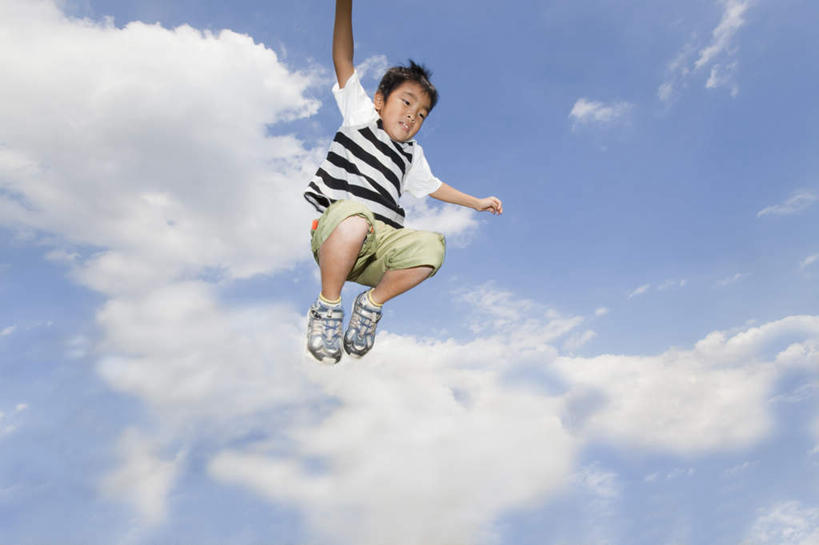 东方人,儿童,一个人,跳,举,伸展双臂,横图,室外,白天,仰视,纯洁,亚洲,仅一个男性,仅一个人,云,云朵,半空,云彩,黄种人,小孩,蓝色,白云,蓝天,天空,天,托,仅一个小孩,可爱,童年,童趣,晴朗,童真,烂漫,无邪,天真,男孩,男人,男性,亚洲人,孩子,晴空,敞开双臂,举起,举手,举着,伸开双臂,跳跃,向上举,向上伸,向上托,展开双肩,张开手臂,张开双臂,半身,彩图,低角度拍摄,男生