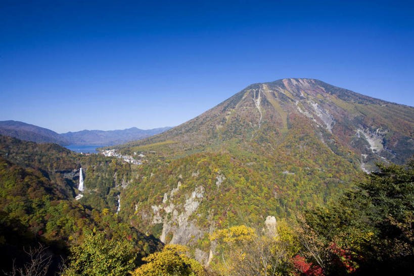 无人,横图,俯视,室外,白天,旅游,度假,河流,美景,瀑布,山,树林,水,植物,日本,亚洲,许多,飞溅,溅,液体,河水,景观,山峰,水滴,水流,山峦,娱乐,水珠,树,树木,蓝色,绿色,蓝天,天空,自然,天,享受,休闲,景色,放松,生长,晴朗,成长,喷洒,自然风光,东亚,本州,万里无云,关东地方,本州岛,日本国,栃木,栃木县,华严瀑布,跌水,晴空,晴空万里,彩图,高角度拍摄