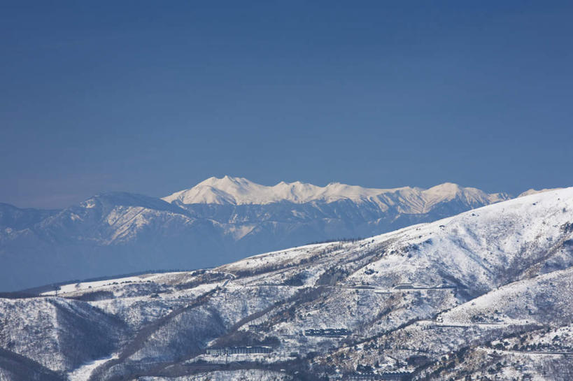 无人,横图,俯视,航拍,室外,白天,旅游,度假,美景,山,树林,雪,植物,雾,大雪,富山县,日本,亚洲,许多,阴影,朦胧,模糊,光线,影子,积雪,景观,山峰,雪景,冬季,冬天,山峦,娱乐,树,树木,蓝色,绿色,蓝天,天空,阳光,自然,天,享受,休闲,景色,放松,寒冷,生长,晴朗,成长,迷雾,鸟瞰,自然风光,东亚,本州,万里无云,本州岛,日本国,中部地方,严寒,富山,大雾,晴空,晴空万里,彩图,高角度拍摄