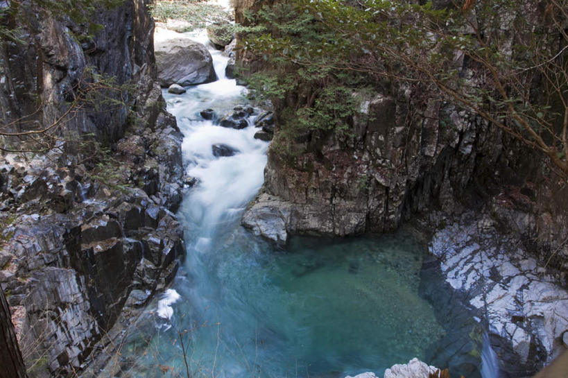 无人,横图,俯视,室外,白天,旅游,度假,河流,石头,美景,瀑布,树林,水,植物,长野县,日本,亚洲,许多,飞溅,溅,石子,液体,河水,景观,水滴,水流,娱乐,水珠,树,树木,绿色,小溪,自然,溪水,享受,休闲,景色,放松,生长,成长,喷洒,自然风光,东亚,本州,本州岛,日本国,中部地方,长野,跌水,石块,岩石,彩图,高角度拍摄