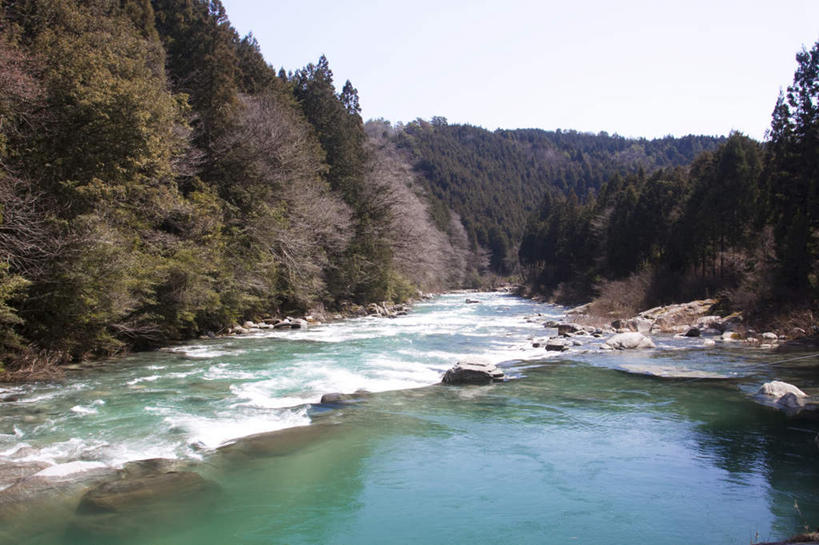 无人,横图,俯视,室外,白天,旅游,度假,河流,美景,山,树林,水,植物,日本,亚洲,许多,阴影,飞溅,溅,光线,液体,影子,河水,景观,山峰,水滴,水流,山峦,娱乐,水珠,树,树木,蓝色,绿色,蓝天,天空,阳光,自然,天,享受,休闲,景色,放松,生长,晴朗,成长,喷洒,自然风光,东亚,本州,万里无云,本州岛,日本国,中部地方,岐阜,岐阜县,晴空,晴空万里,彩图,高角度拍摄