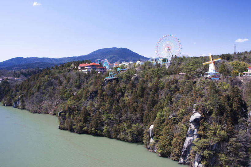 无人,家,横图,俯视,航拍,室外,白天,旅游,度假,河流,美景,山,树林,水,植物,游乐场,长野县,日本,亚洲,许多,房屋,屋子,河水,景观,山峰,水流,云,云朵,摩天轮,山峦,云彩,娱乐,楼房,住宅,树,树木,蓝色,绿色,白云,蓝天,天空,自然,天,享受,休闲,景色,放松,生长,晴朗,成长,鸟瞰,自然风光,东亚,本州,费里斯大转轮,本州岛,日本国,中部地方,长野,晴空,彩图,高角度拍摄,房子