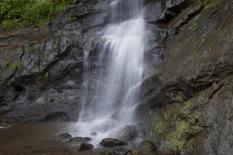 无人,横图,室外,白天,正面,旅游,度假,草地,河流,石头,美景,瀑布,水,植物,日本,亚洲,飞溅,溅,石子,液体,河水,景观,水滴,水流,悬崖,娱乐,水珠,草,绿色,小溪,自然,溪水,享受,休闲,景色,放松,喷洒,自然风光,东亚,本州,本州岛,日本国,中部地方,新潟,新潟县,绝壁,跌水,石块,岩石,彩图