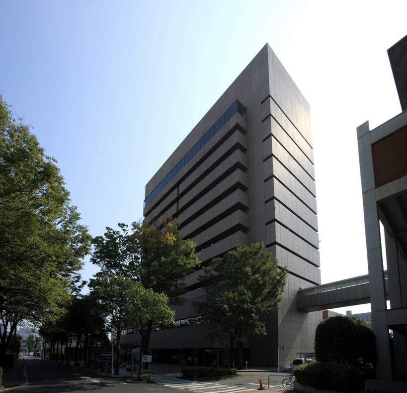 无人,高楼大厦,横图,室外,白天,仰视,度假,草地,草坪,美景,树林,植物,城市风光,标志建筑,城市,大厦,道路,地标,建筑,路,摩天大楼,人行横道,公路,汽车,日本,亚洲,许多,阴影,光线,影子,景观,人行道,交通,娱乐,建设,车,草,树,树木,蓝色,绿色,蓝天,天空,阳光,交通工具,轿车,天,享受,休闲,景色,放松,生长,晴朗,成长,载具,人行横道线,政府,东亚,本州,万里无云,关东地方,本州岛,日本国,群马,群马县,前桥,前桥市,晴空,晴空万里,斑马线,马路,彩图,低角度拍摄,大楼,高层建筑,高楼,摩天楼