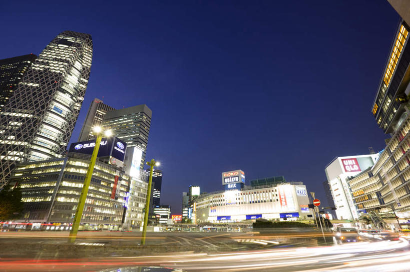 无人,高楼大厦,横图,室外,夜晚,仰视,度假,美景,城市风光,城市,大厦,建筑,路灯,摩天大楼,夜景,照明,东京,日本,阴影,模糊,光线,影子,景观,建筑群,灯光,新宿,娱乐,建设,灯,蓝色,蓝天,天空,天,享受,休闲,景色,放松,晴朗,照亮,照明设备,东亚,本州,万里无云,关东地方,本州岛,日本国,东京都,新宿区,县厅,灯火辉煌,东京市,繁荣,晴空,晴空万里,彩图,低角度拍摄,大楼,高层建筑,高楼,摩天楼