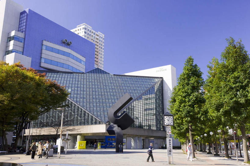 东方人,高楼大厦,走,横图,室外,白天,正面,度假,美景,植物,城市风光,标志建筑,城市,大厦,地标,建筑,摩天大楼,东京,日本,亚洲,阴影,服装,光线,影子,景观,建筑群,许多人,休闲装,黄种人,娱乐,建设,树,树木,衣服,蓝色,绿色,蓝天,天空,阳光,自然,天,一群人,享受,休闲,休闲服,景色,放松,服饰,生长,晴朗,成长,东亚,本州,万里无云,关东地方,本州岛,日本国,东京都,男人,男性,年轻男性,年轻女性,女人,女性,亚洲人,晴空,晴空万里,步行,散步,走路,彩图,全身,大楼,高层建筑,高楼,摩天楼