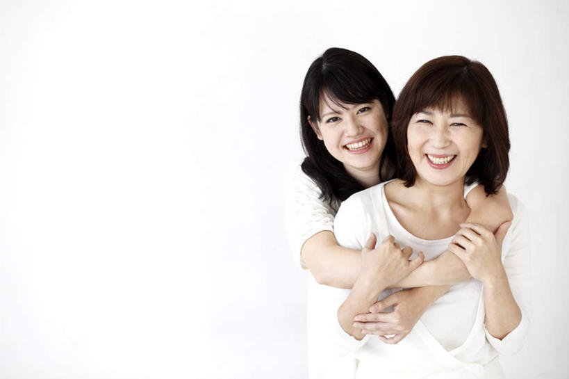 东方人,两个人,家庭,母亲,女儿,站,抱,笑,微笑,露齿笑,横图,室内,白天,白色背景,正面,亚洲,服装,注视,休闲装,黄种人,衣服,黑色,观察,看,站着,休闲,温暖,温馨,母女,一家人,休闲服,抓,母爱,摄影,服饰,影棚,抱着,观看,和睦,察看,抓着,搂着,关注,年轻女性,女人,女性,中年女性,亚洲人,长发,怀抱,搂,搂抱,相抱,拥抱,站立,半身,彩图,影棚拍摄,拍摄,融洽