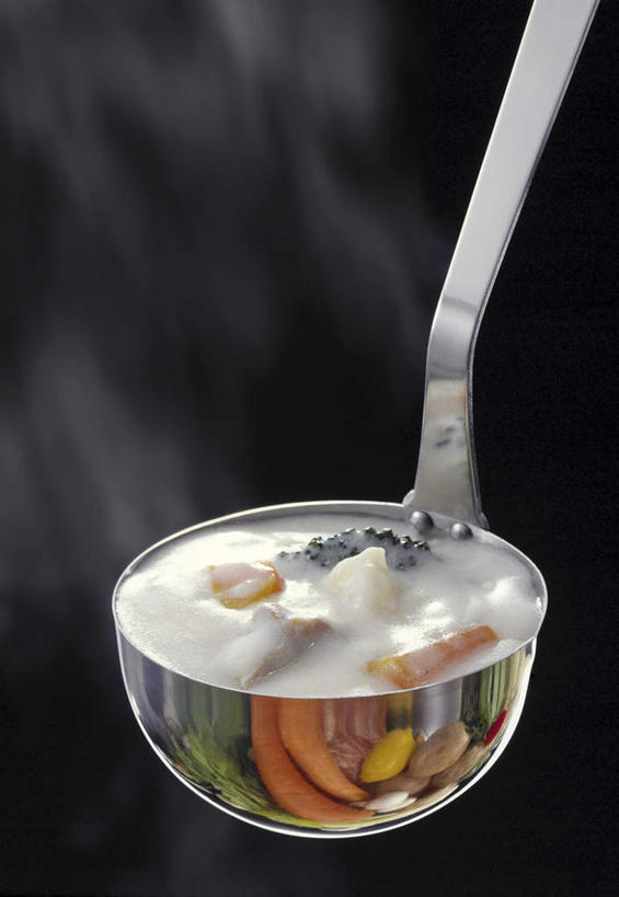 点心,无人,竖图,俯视,室内,特写,白天,蔬菜,餐具,一堆,许多,堆积,黑色背景,新鲜,勺子,食品,甜点,甜品,切块,食物,糕点,一个,调羹,汤匙,甜食,奶油,有机食品,绿色食品,单个,堆,乳制品,激凌,克林姆,淇淋,进餐用具,烹调用具,彩图,高角度拍摄