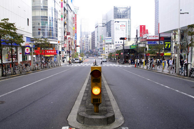 无人,高楼大厦,横图,室外,白天,正面,度假,安全,美景,植物,城市风光,城市,大厦,道路,建筑,路,路灯,摩天大楼,公路,照明,东京,日本,景观,建筑群,灯光,分界线,停车线,信号灯,交通,新宿,娱乐,建设,灯,树,树木,蓝色,绿色,蓝天,天空,自然,天,享受,休闲,景色,放松,警示,生长,晴朗,成长,车行道,车行道分界线,照亮,照明设备,提示,标线,流通,东亚,车行线,一盏,交通信号灯,本州,万里无云,关东地方,本州岛,日本国,东京都,新宿区,县厅,东京市,晴空,晴空万里,马路,彩图,大楼,高层建筑,高楼,摩天楼